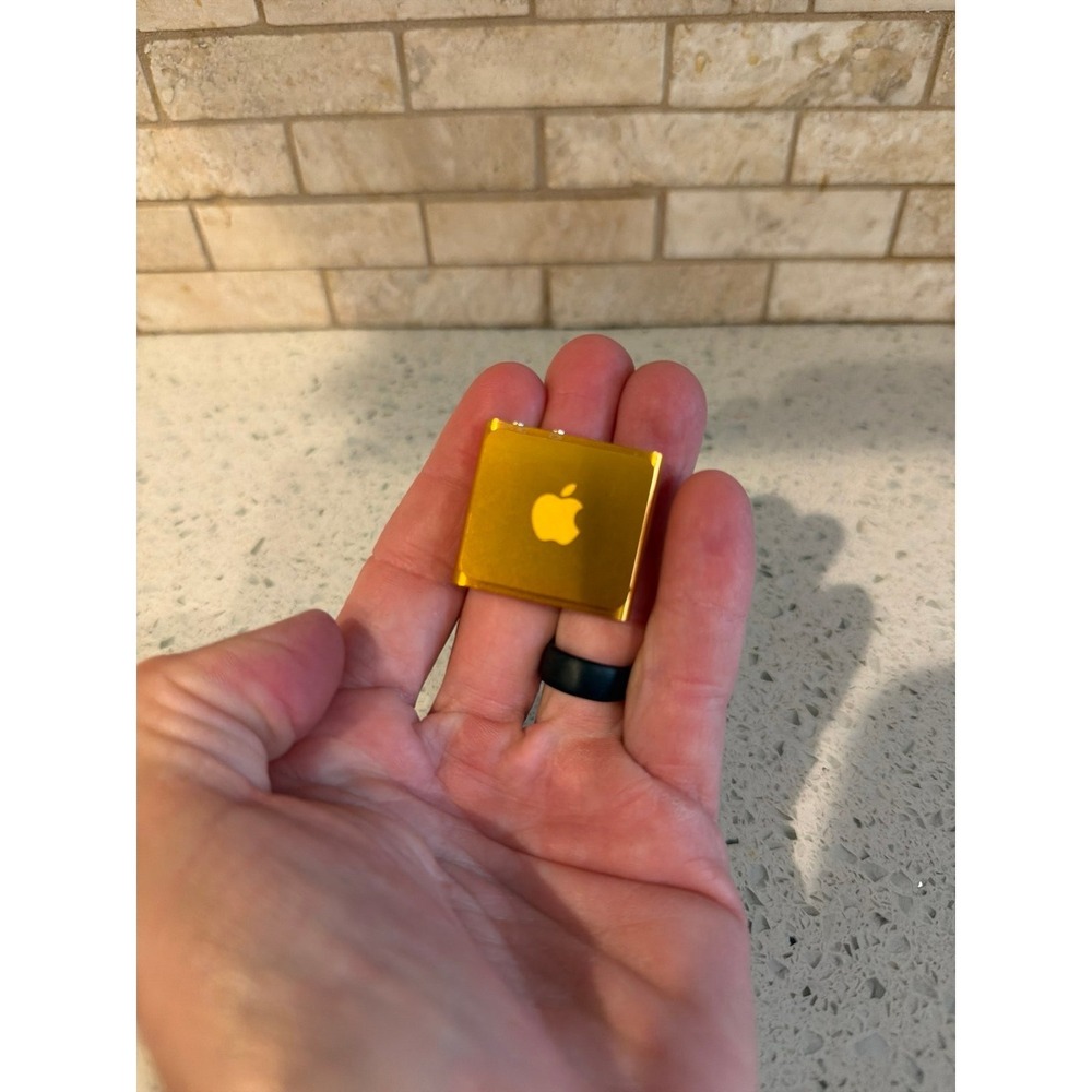 Apple iPod Shuffle 2nd Gen Gold MP3 Player‎ A1204 Tested Working - Picture 2 of 4